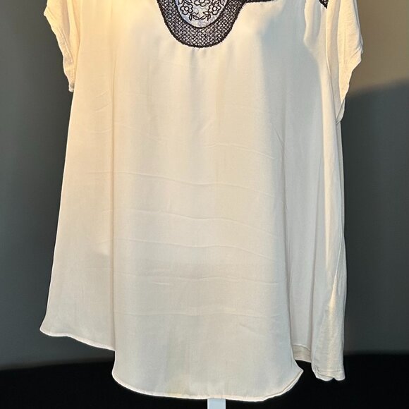 Beautiful cream and black lace shirt for everyday - Picture 4 of 9